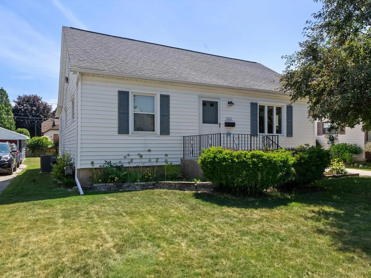 1717 Green STREET, Manitowoc, WI 54220 - #1