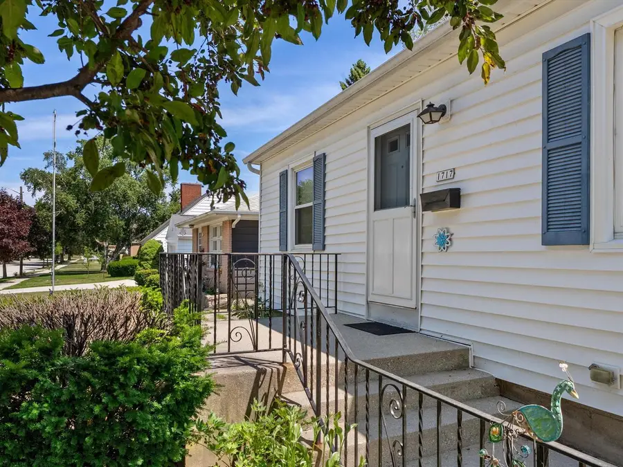 1717 Green STREET, Manitowoc, WI 54220 - #2