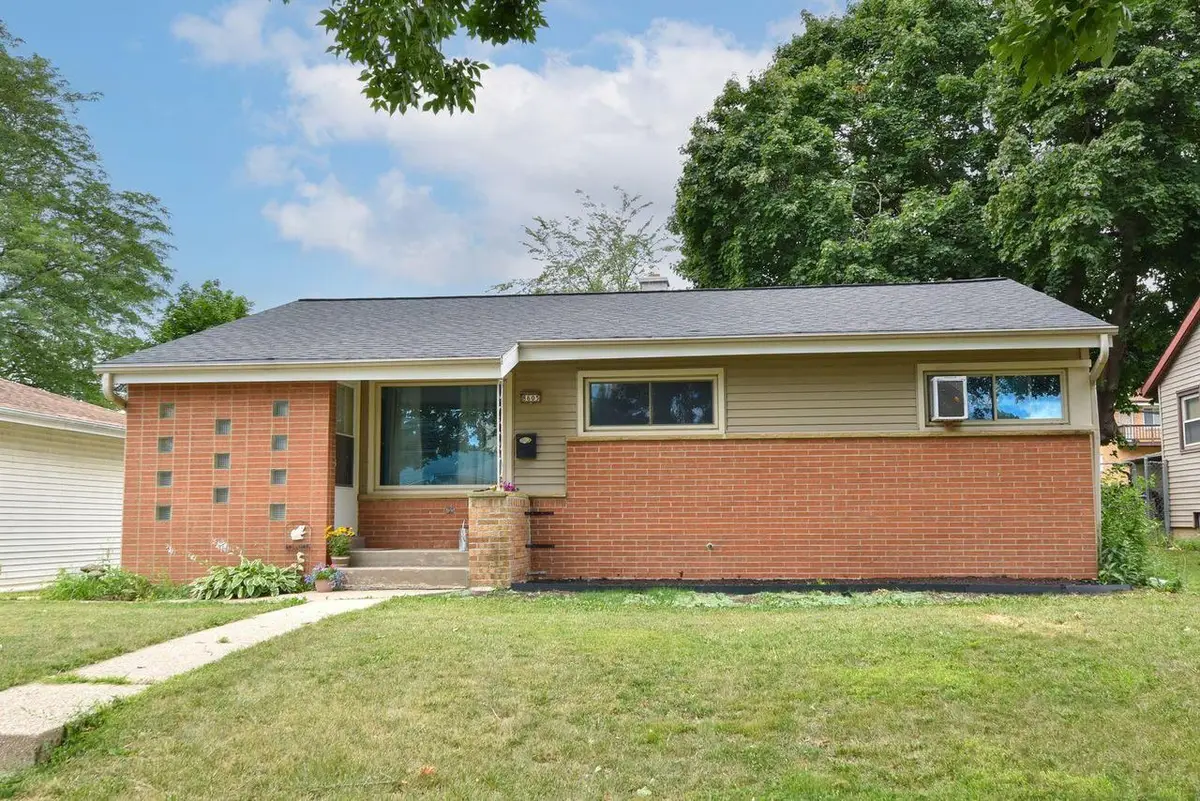 8605 W Lawrence AVENUE, Milwaukee, WI 53225 - #1