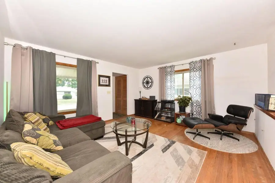 8605 W Lawrence AVENUE, Milwaukee, WI 53225 - #3