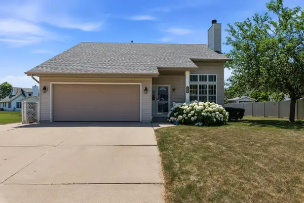 937 E Stonewood DRIVE, Oak Creek, WI 53154