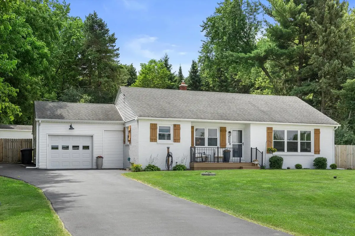 303 E State ROAD, North Prairie, WI 53153 - #1