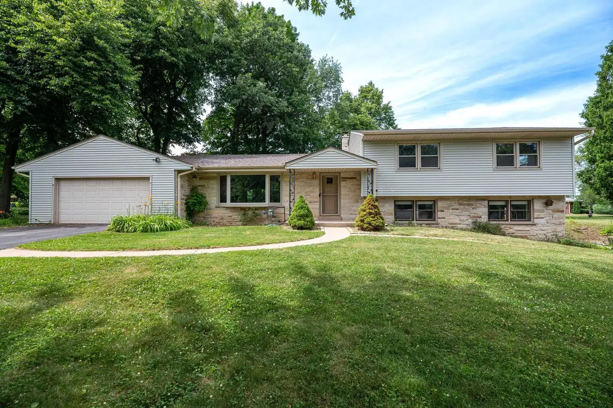 12600 W Joliet CIRCLE, New Berlin, WI 53151 - #1