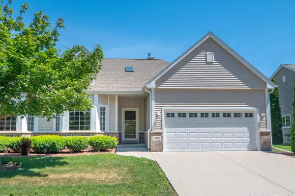2398 Stoney LANE, Grafton, WI 53024
