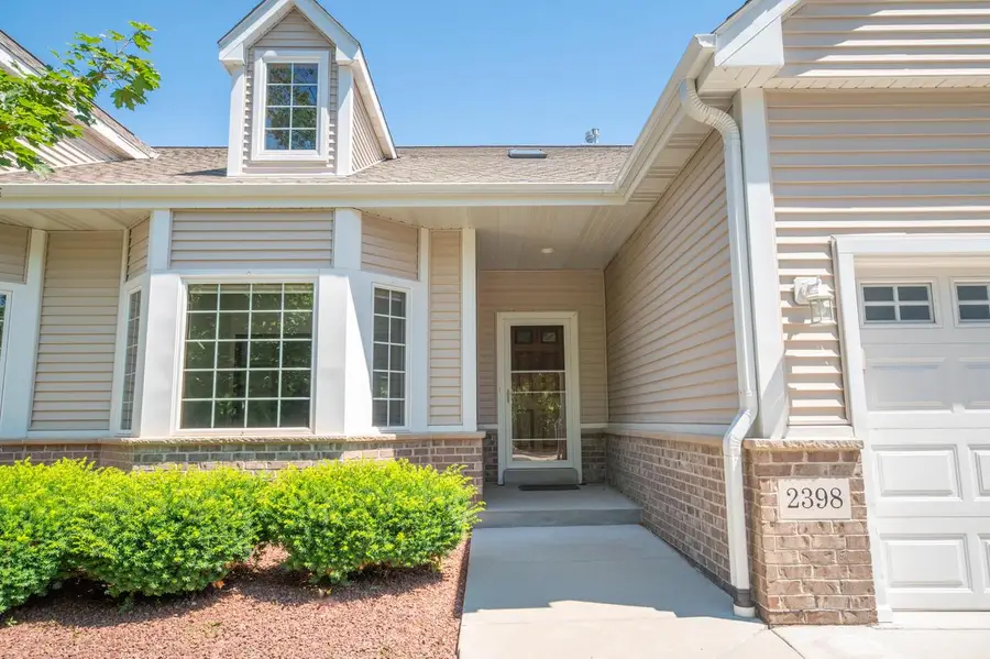 2398 Stoney LANE, Grafton, WI 53024 - #2