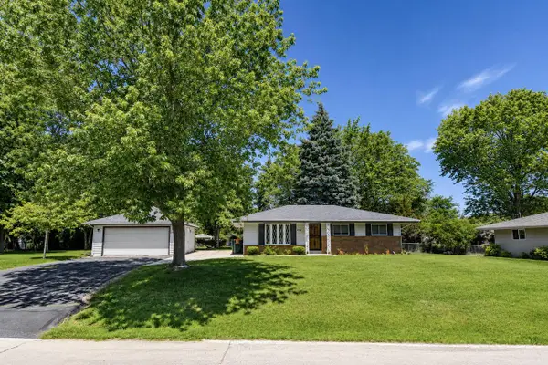 2422 W Hilltop LANE, Oak Creek, WI 53154