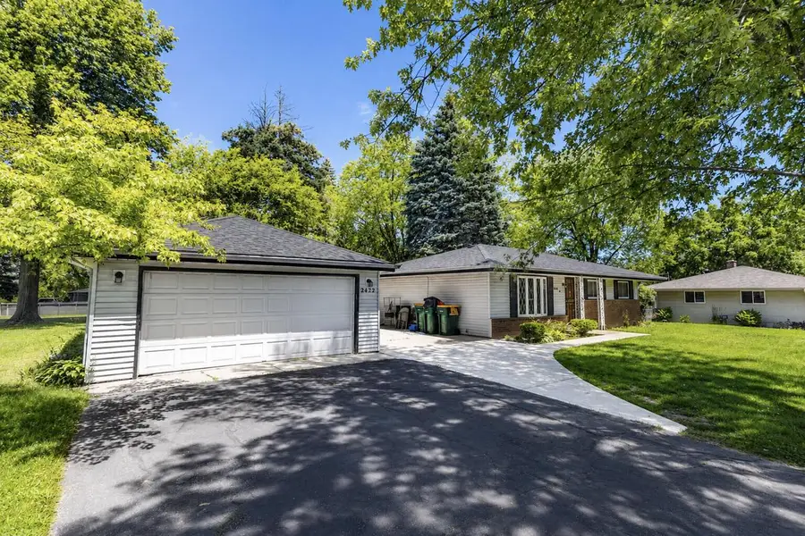 2422 W Hilltop LANE, Oak Creek, WI 53154 - #3