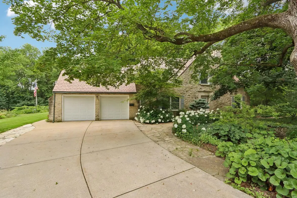 S24W23112 Lookout DRIVE, Waukesha, WI 53186 - #1