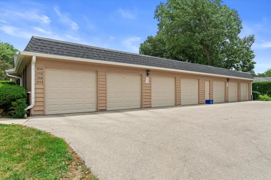 5228 Woodbridge LANE S #5228, Milwaukee, WI 53221 - #3