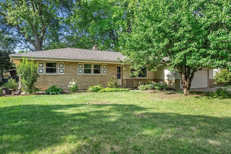 10849 W Derby AVENUE, Wauwatosa, WI 53225 - #2