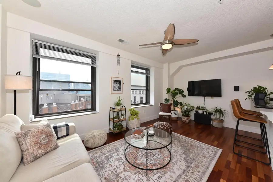 606 W Wisconsin AVENUE #405, Milwaukee, WI 53203 - #3