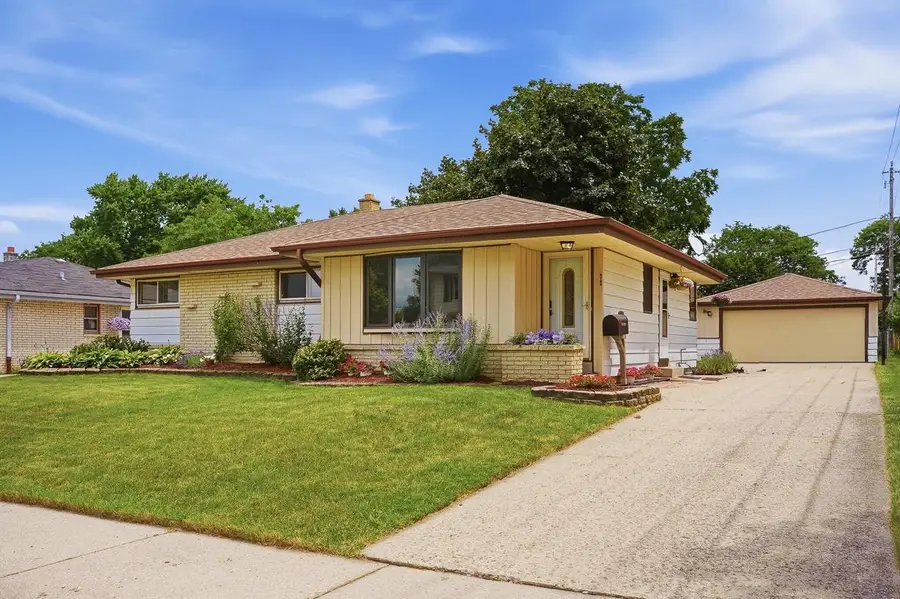 5782 S New York AVENUE, Cudahy, WI 53110 - #2
