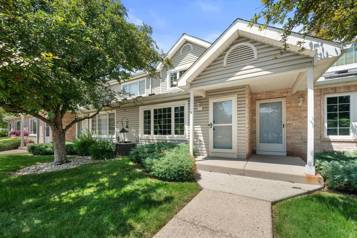10154 W Whitnall Edge DRIVE #E, Franklin, WI 53132 - #1