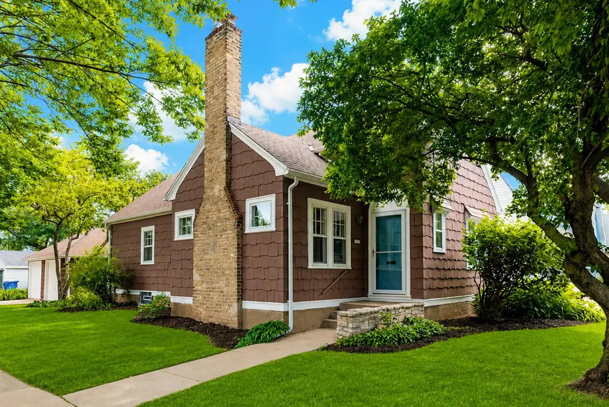 5901 N Shoreland AVENUE, Whitefish Bay, WI 53217 - #1
