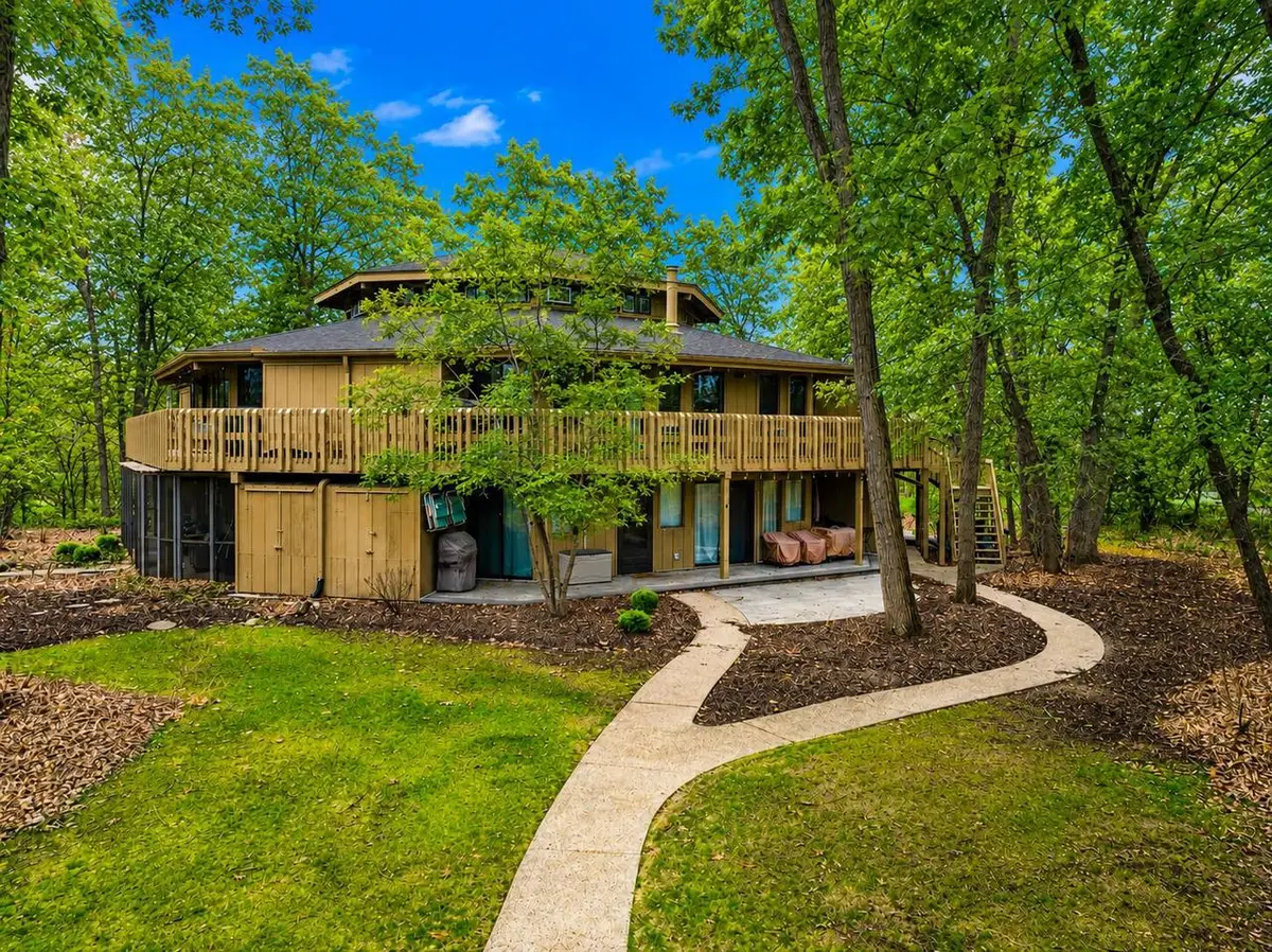 404 Deerpath W #F, Fontana, WI 53125 - #1