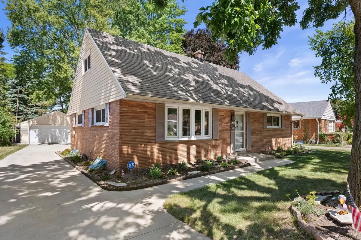 4201 N 89th STREET, Milwaukee, WI 53222 - #1