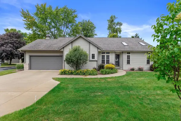 W232N3080 Emerald LANE #B, Pewaukee, WI 53072