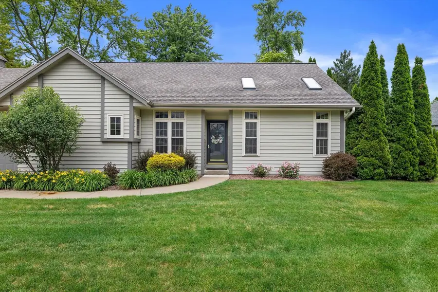 W232N3080 Emerald LANE #B, Pewaukee, WI 53072 - #2