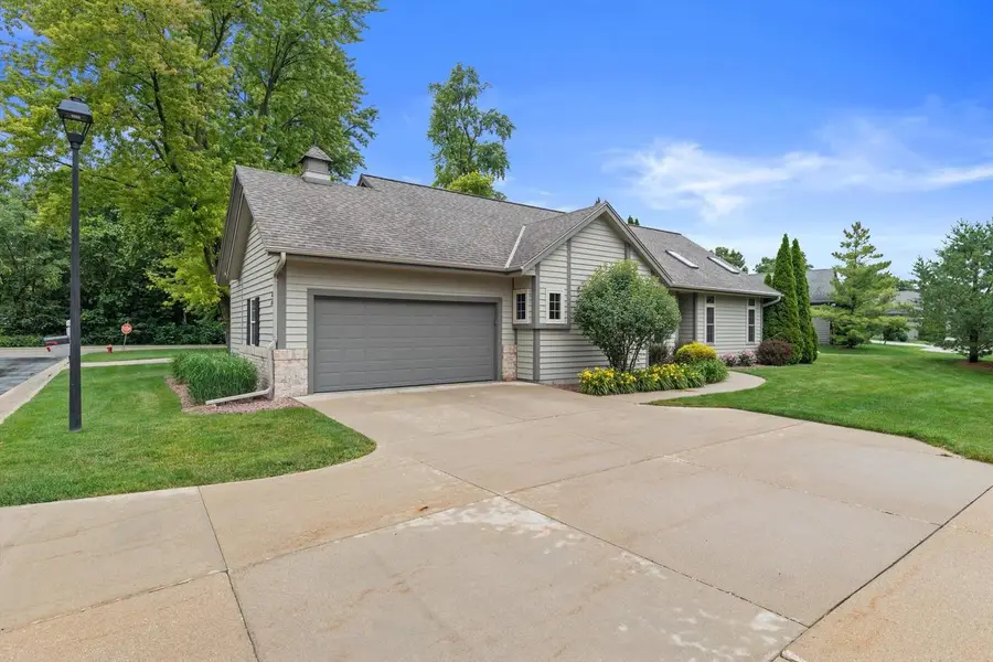 W232N3080 Emerald LANE #B, Pewaukee, WI 53072 - #3