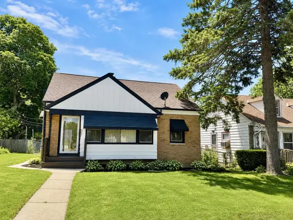 5821 W Keefe AVENUE, Milwaukee, WI 53216