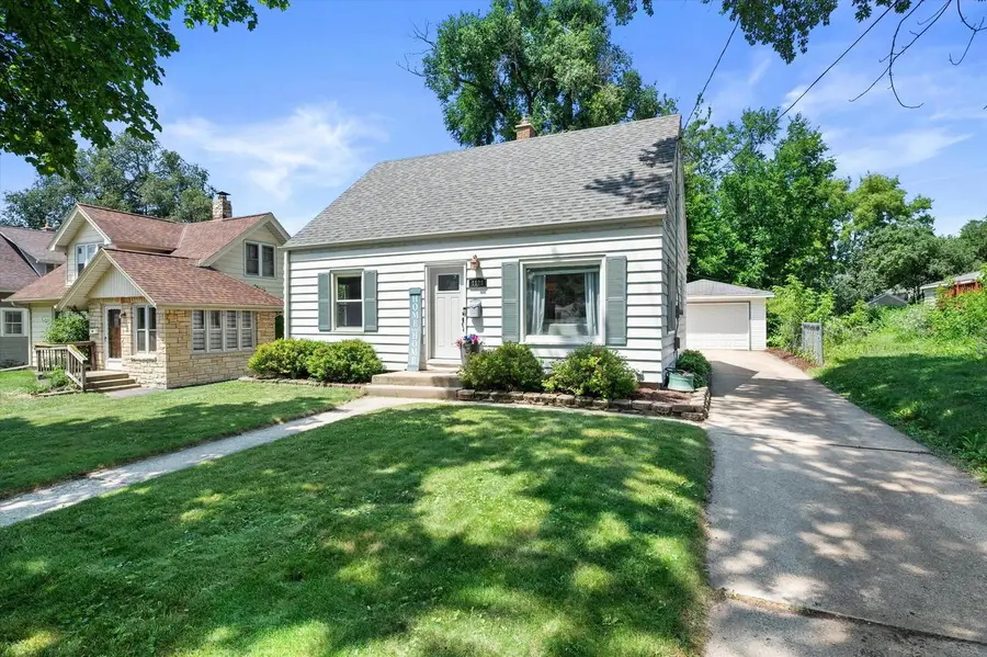 1128 Lindbergh AVENUE, Waukesha, WI 53188 - #2