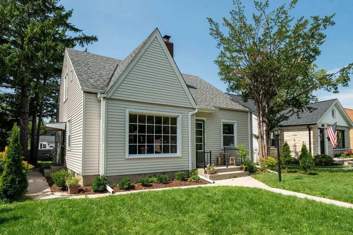 5231 N Bay Ridge AVENUE, Whitefish Bay, WI 53217 - #1