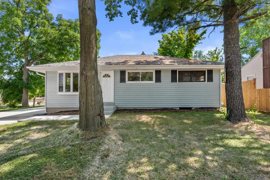 6105 W Arizona COURT, Milwaukee, WI 53219 - #2