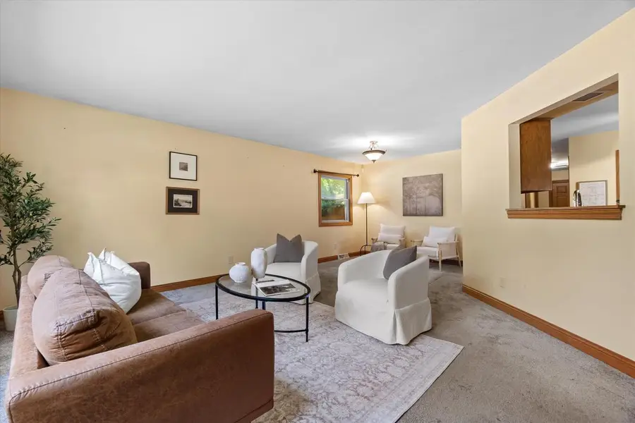 6131 Twin Oak DRIVE, Greendale, WI 53129 - #3