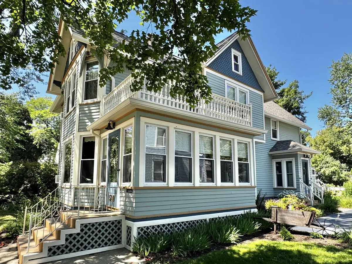 520 W Wisconsin AVENUE, Oconomowoc, WI 53066 - #1