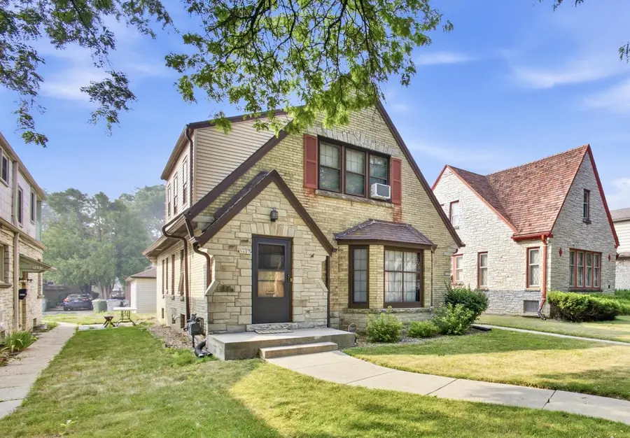 5607 W Philip PLACE #5609, Milwaukee, WI 53216 - #2
