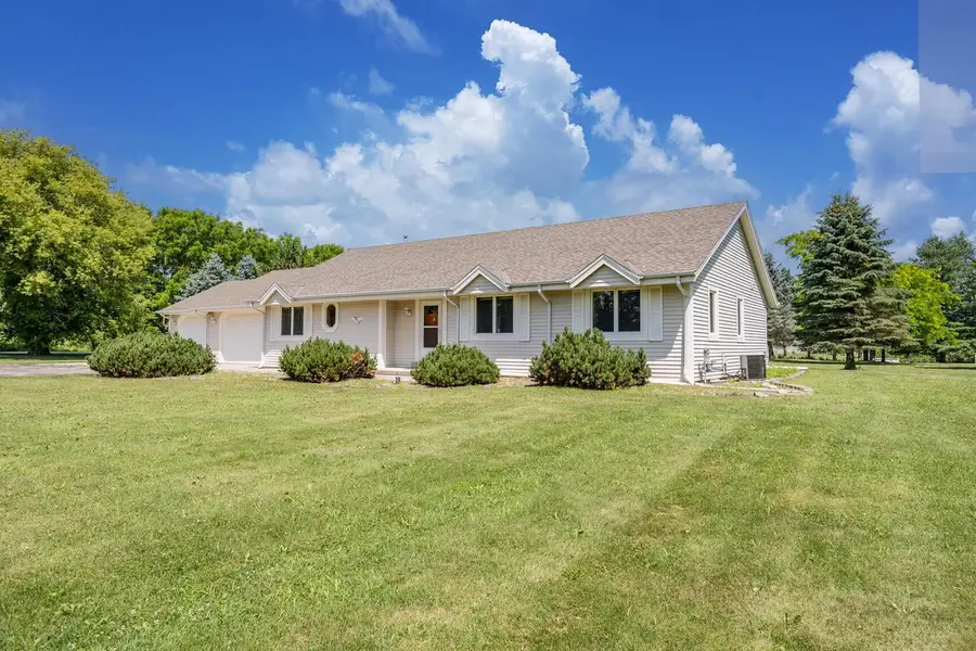 7490 Roosevelt ROAD, Hartford, WI 53027 - #2
