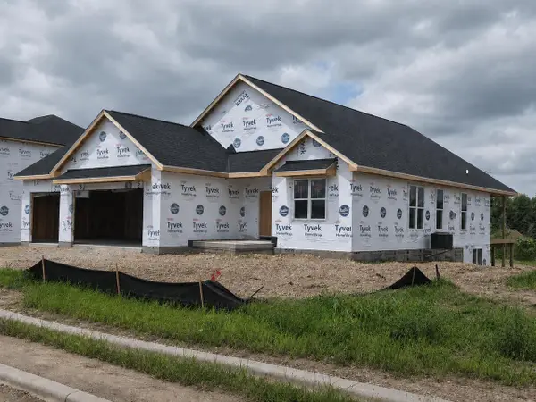 1362 Lynn CIRCLE, Oconomowoc, WI 53066