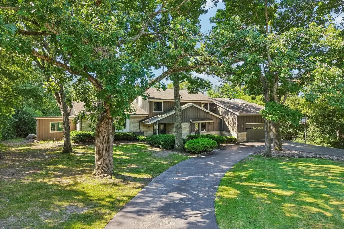 S23W26149 Canterbury LANE, Waukesha, WI 53188 - #1