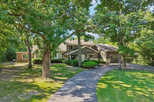 S23W26149 Canterbury LANE, Waukesha, WI 53188
