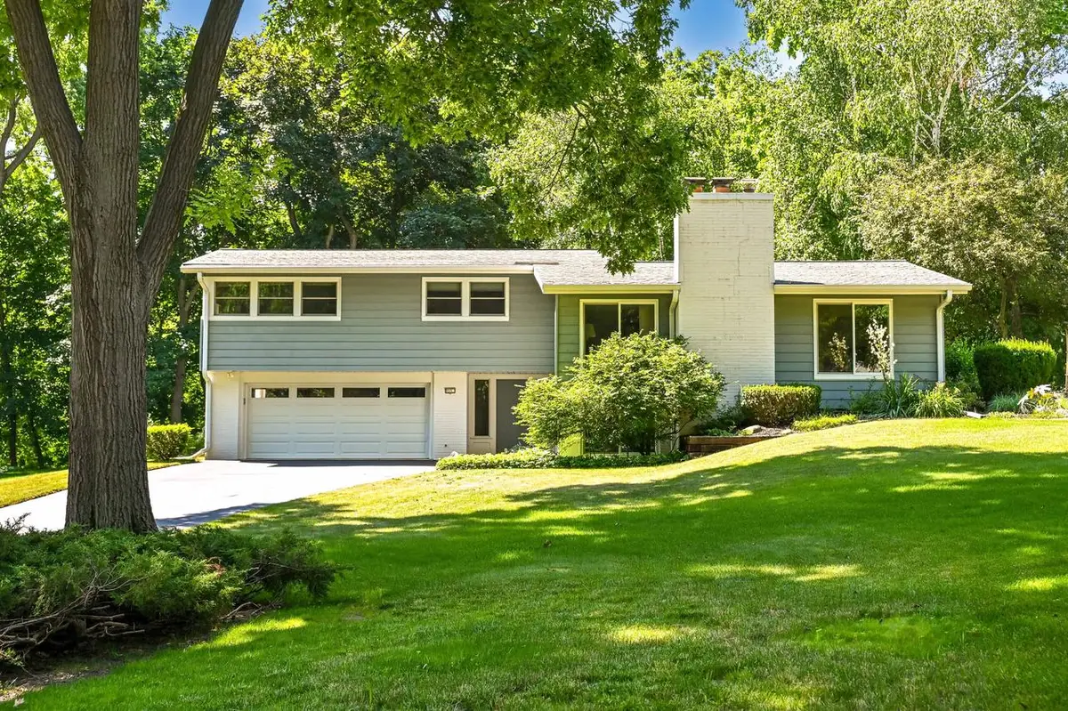 955 Katherine DRIVE, Elm Grove, WI 53122 - #1