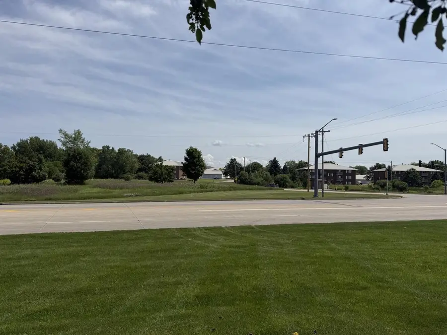 2530 W WAUKAU AVENUE, Oshkosh, WI 54904 - #2