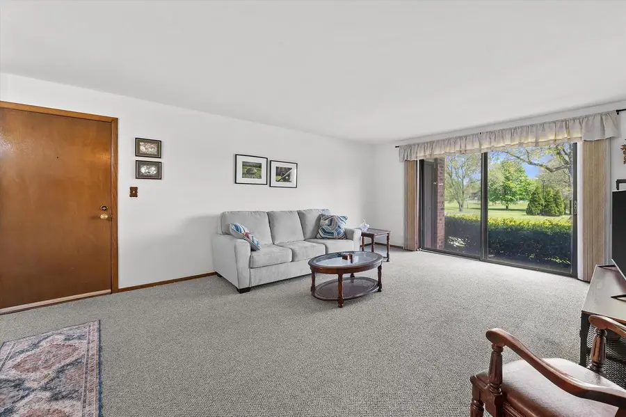 301 Park Hill DRIVE #A, Pewaukee, WI 53072 - #3