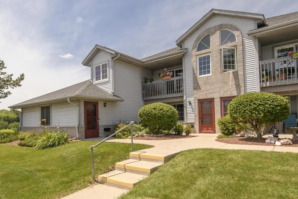 859 Quinlan DRIVE #A, Pewaukee, WI 53072 - #1