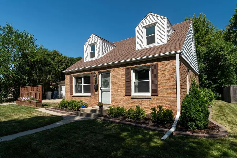 9420 W Saint Paul AVENUE, Milwaukee, WI 53226 - #2