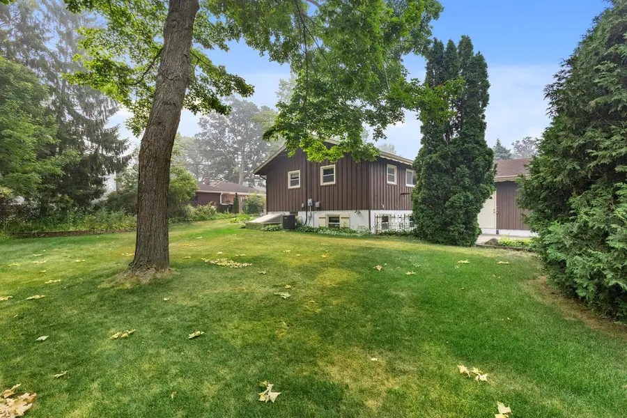 14614 W Woodland DRIVE, New Berlin, WI 53151 - #3