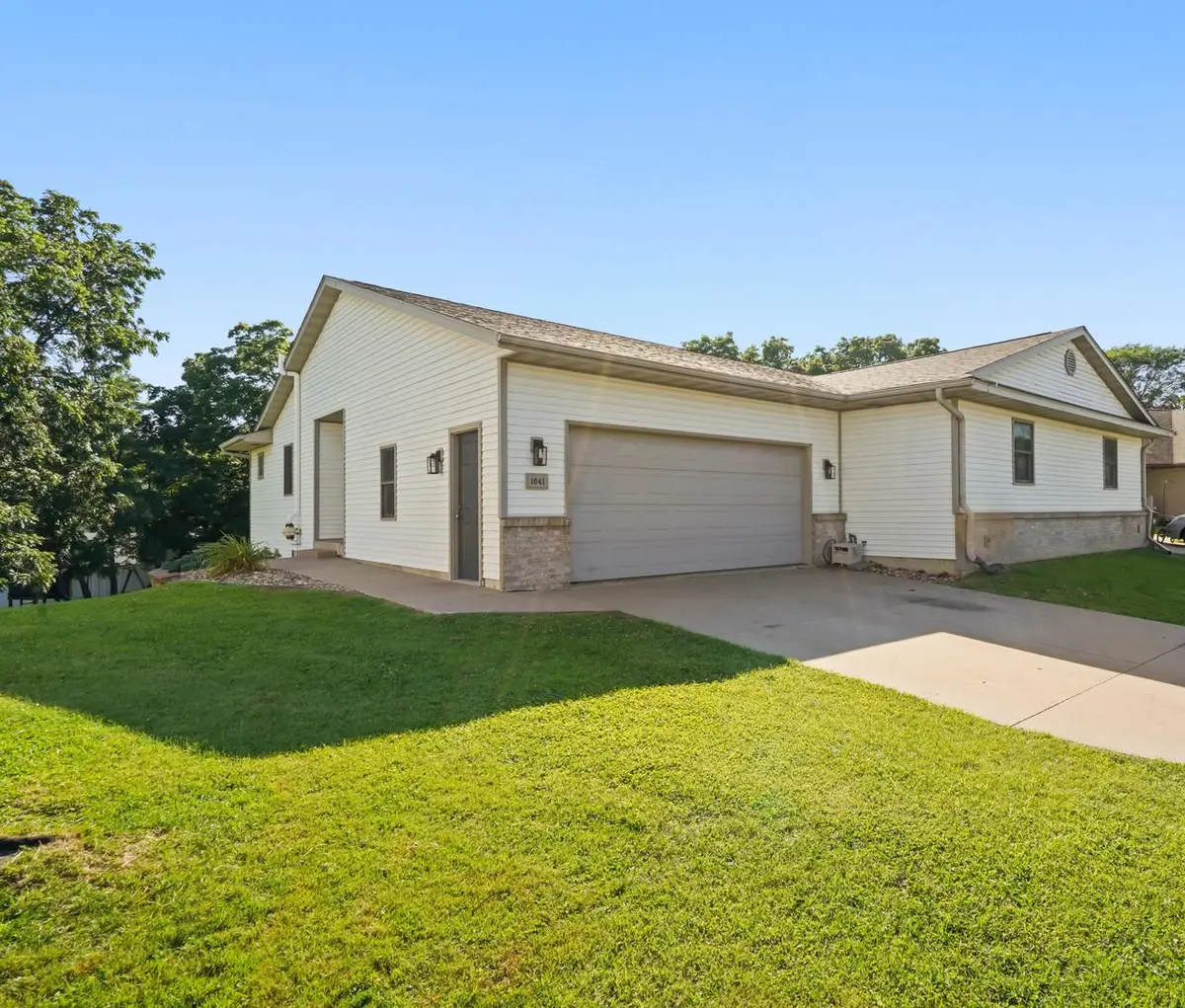 1041 Kristy LANE, Onalaska, WI 54650 - #1