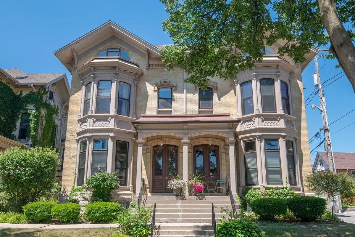 912 E Pleasant STREET #4, Milwaukee, WI 53202 - #1