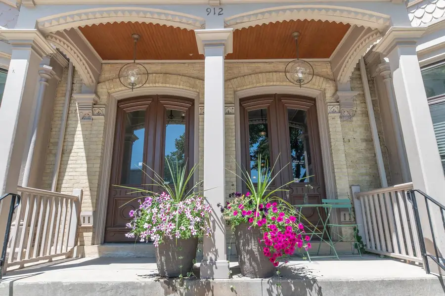 912 E Pleasant STREET #4, Milwaukee, WI 53202 - #2
