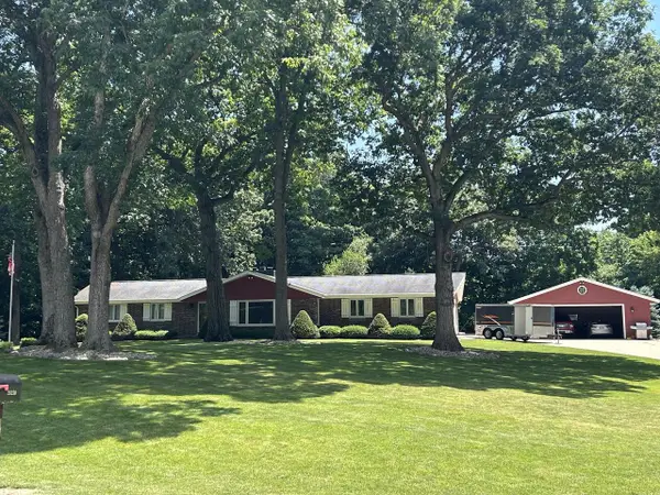 28237 N Lake DRIVE, Waterford, WI 53185