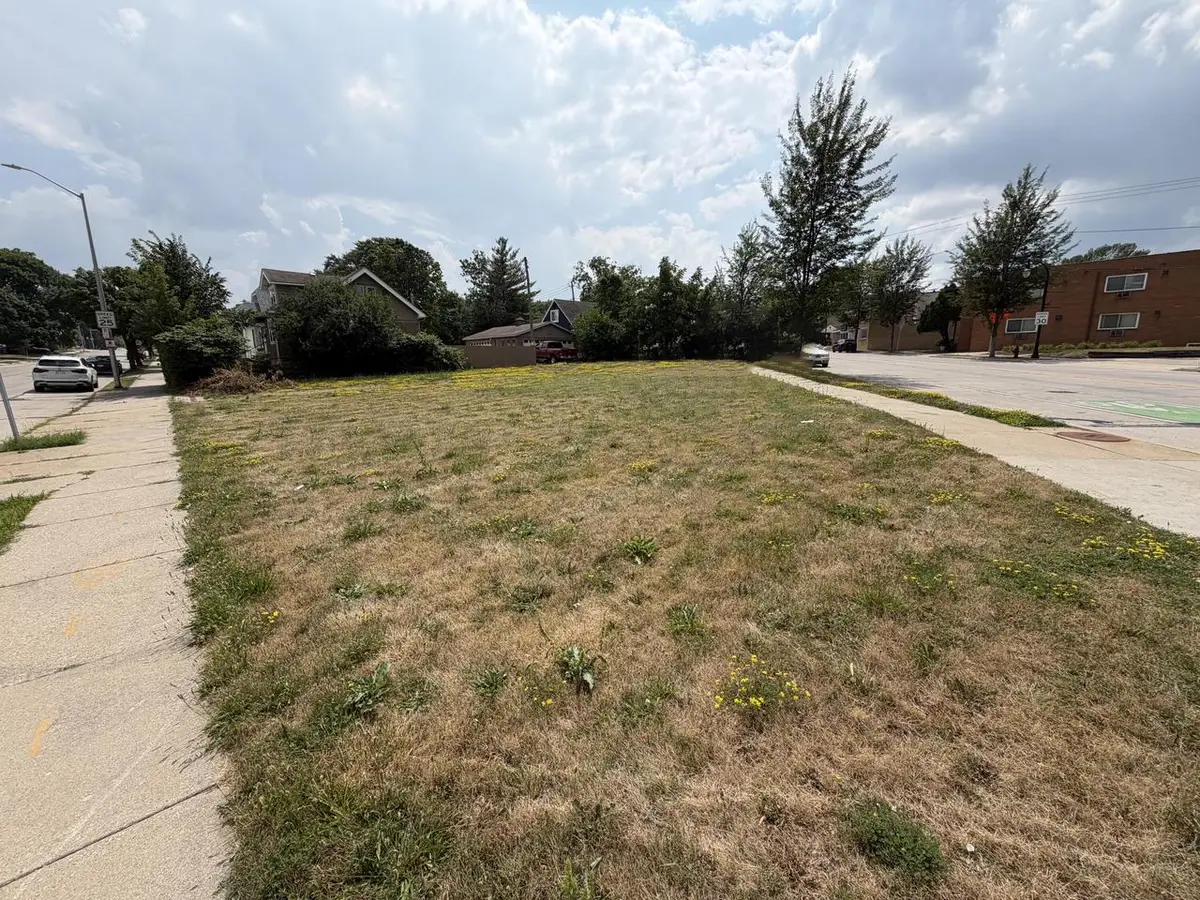9201 W NATIONAL AVENUE, West Allis, WI 53227 - #1