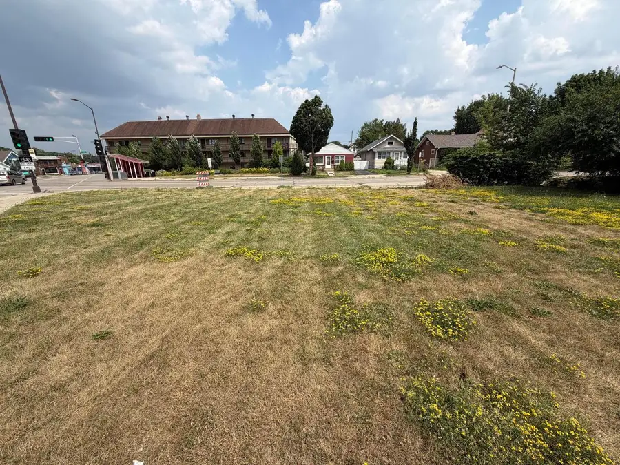 9201 W NATIONAL AVENUE, West Allis, WI 53227 - #3