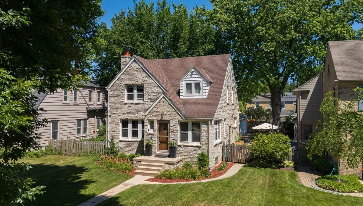 5244 N Shoreland AVENUE, Whitefish Bay, WI 53217 - #1