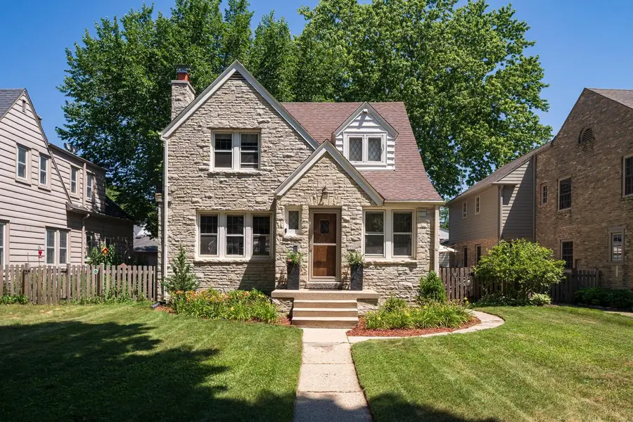 5244 N Shoreland AVENUE, Whitefish Bay, WI 53217 - #3