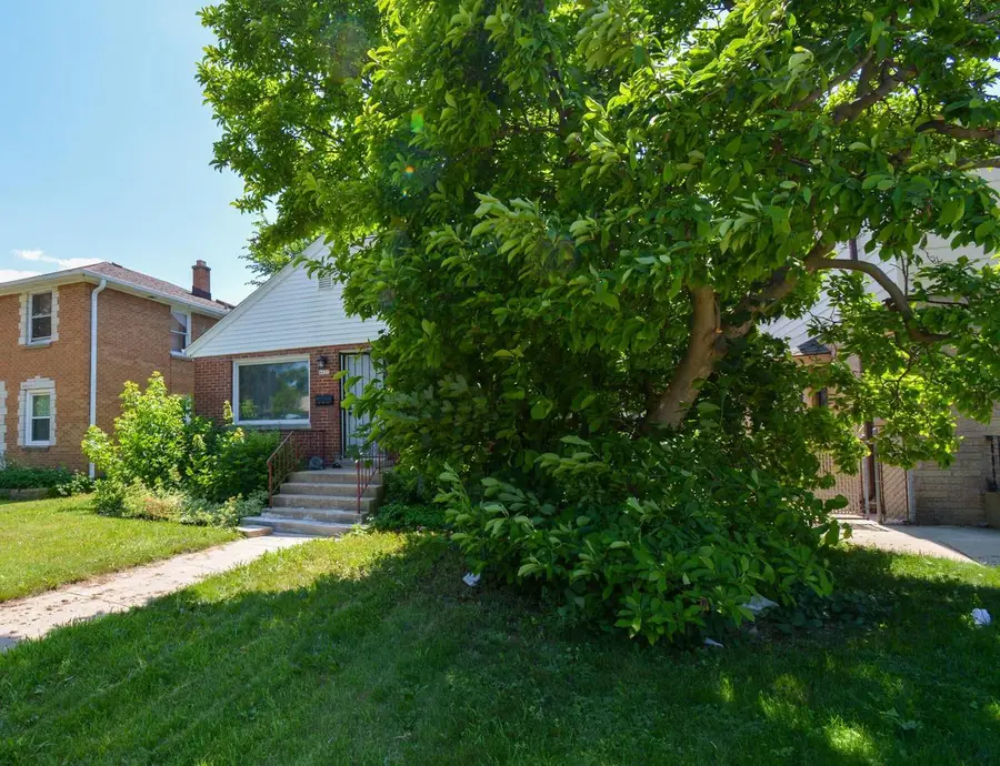 4623 W Fond Du Lac AVENUE, Milwaukee, WI 53216 - #3