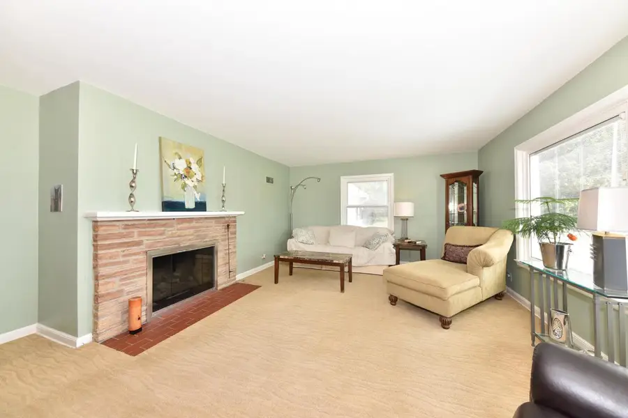 211 E Alta Loma CIRCLE, Thiensville, WI 53092 - #3